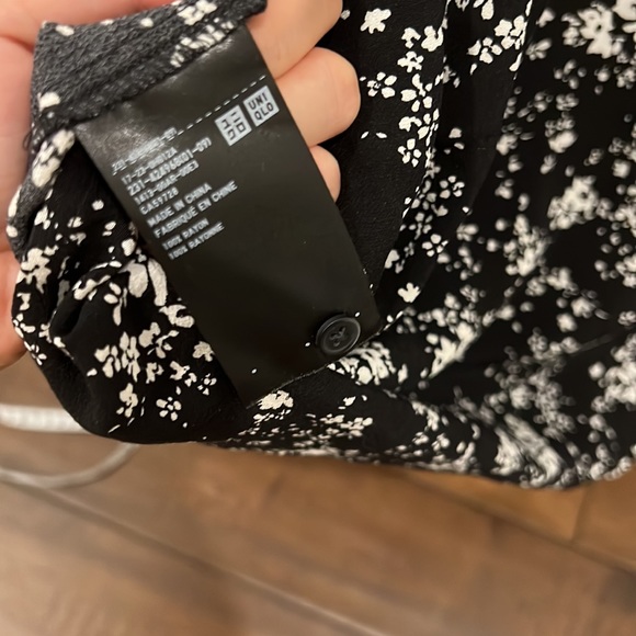 Dainty Black & White Floral Rayon Blouse - Picture 5 of 5